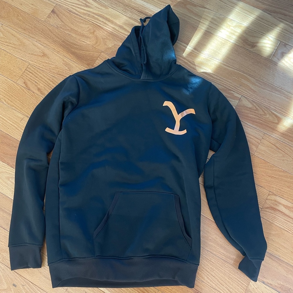 New with tag Yellowstone hoodie